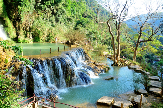 Admire the romantic beauty of Dai Yem Waterfall