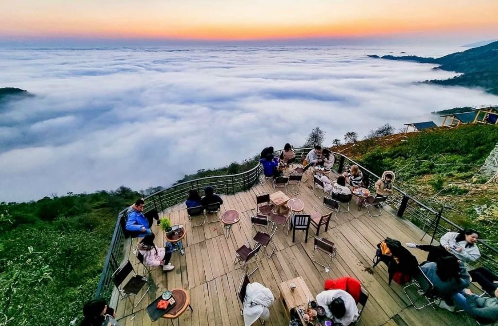 Cloud-Watching Cafes