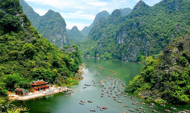 Is It Necessary to Hire a Guide for Exploring Ninh Binh?