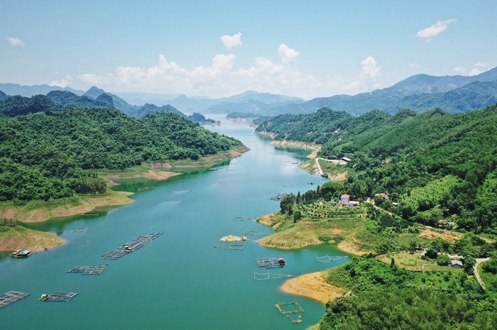 Through Hoa Binh's Heartland