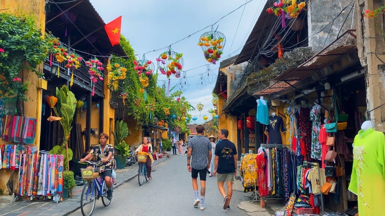 What do you need to prepare when traveling to Hoi An?